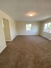 904 E 14th St in The Dalles, OR - Building Photo - Building Photo
