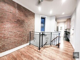 Barrow Street in New York, NY - Building Photo