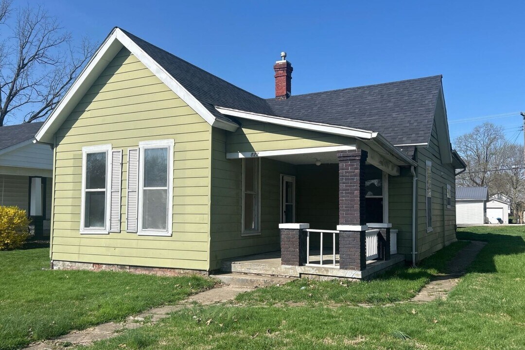 822 S Walnut St in Seymour, IN - Building Photo