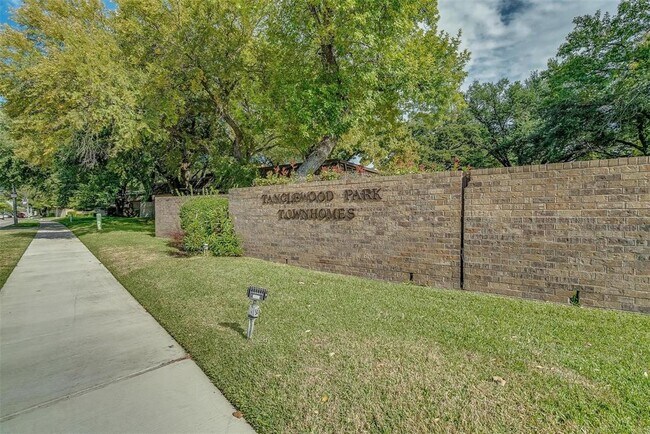property at 3025 Hulen Ct