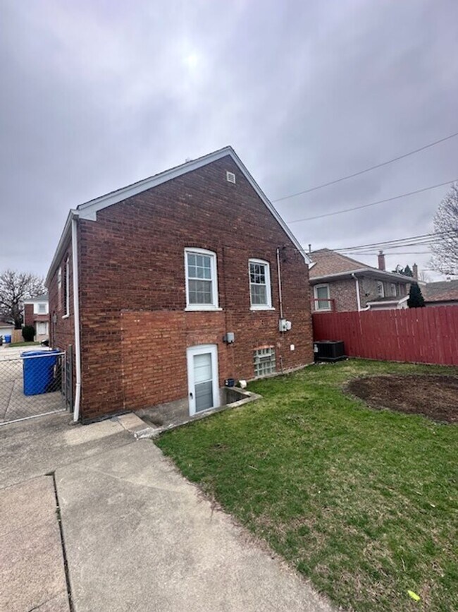 5120 W 64th St in Chicago, IL - Building Photo - Building Photo