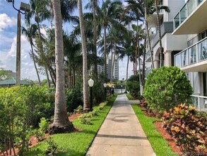 5099 NW 7th St-Unit -TS-03 in Miami, FL - Building Photo - Building Photo