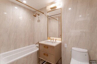 3 Ct Square W in Queens, NY - Building Photo - Building Photo