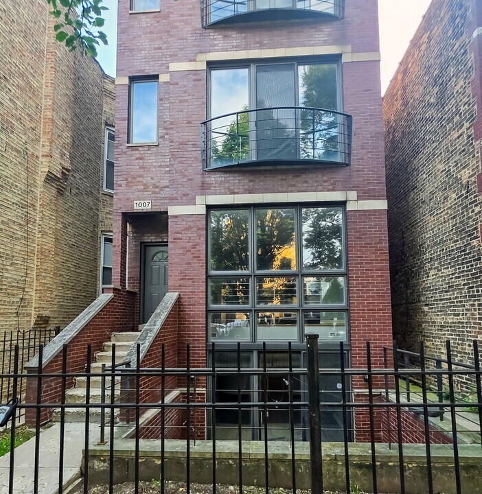 1007 N Francisco Ave, Unit 1 in Chicago, IL - Building Photo