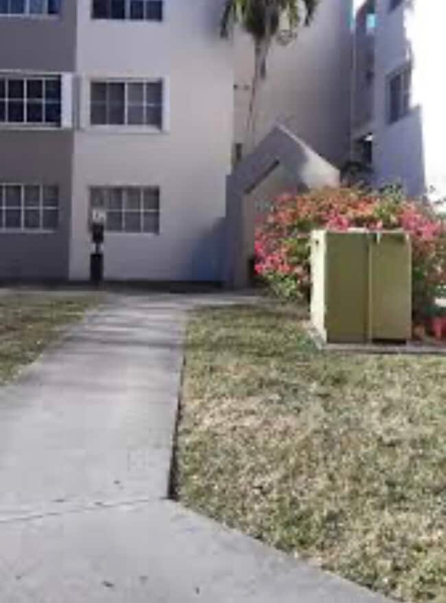 6155 NW 186th St, Unit 210 in Hialeah, FL - Building Photo - Building Photo