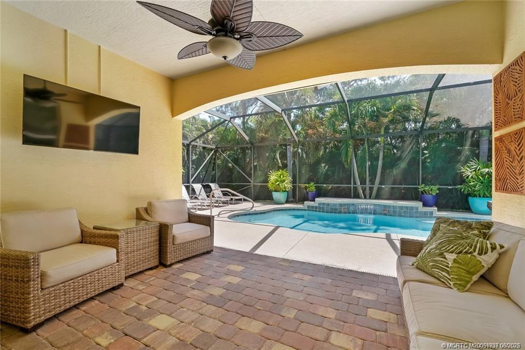 521 NE Abaca Way in Jensen Beach, FL - Building Photo