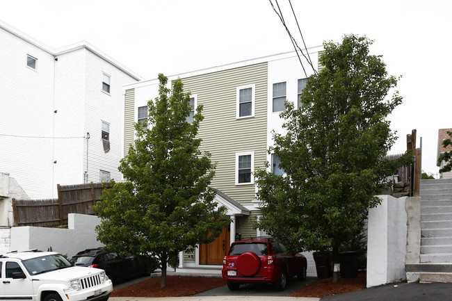 109 Pearl Ave in Revere, MA - Foto de edificio - Building Photo