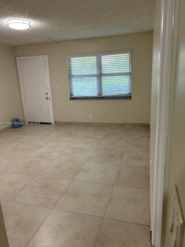 931 SW 80th Ave in North Lauderdale, FL - Building Photo - Building Photo