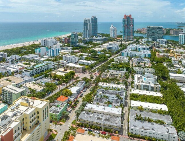 1320 Drexel Ave, Unit 300 in Miami Beach, FL - Building Photo - Building Photo