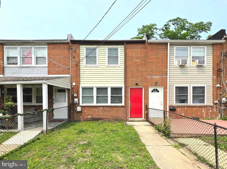 3170 Shiloh Ct in Halethorpe, MD - Building Photo