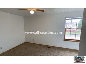 2439 Lexington Village Ln in Colorado Springs, CO - Foto de edificio - Building Photo