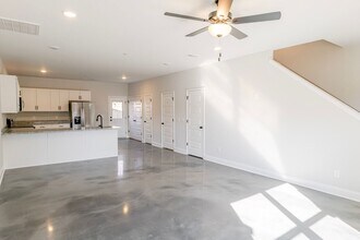 1042 Serenity Ln in Springfield, TN - Building Photo - Building Photo