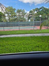8001 Fairview Dr in Tamarac, FL - Building Photo - Building Photo