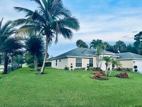 3601 SW Ballweg St in Port St. Lucie, FL - Building Photo - Building Photo