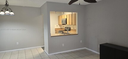 2655 W 67th Pl in Hialeah, FL - Foto de edificio - Building Photo