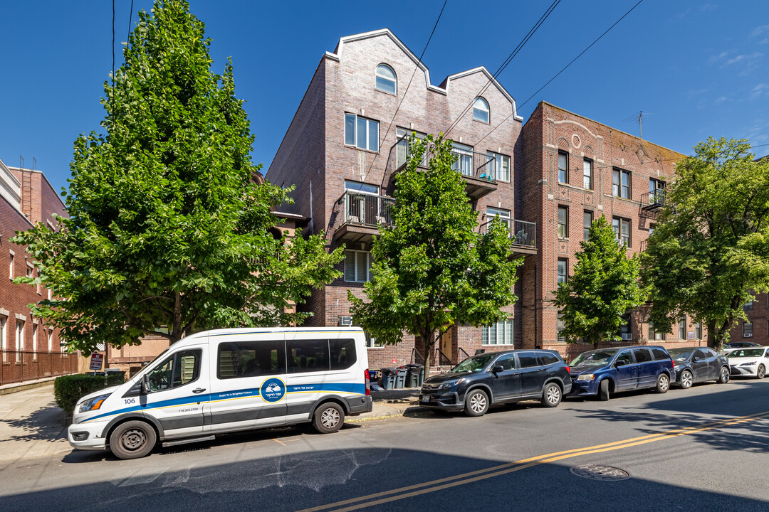 4610 12th Ave in Brooklyn, NY - Building Photo