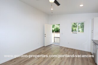 5424 SE 88th Ave in Portland, OR - Building Photo - Building Photo