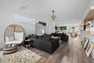 404 Powell Cir in Austin, TX - Building Photo - Building Photo