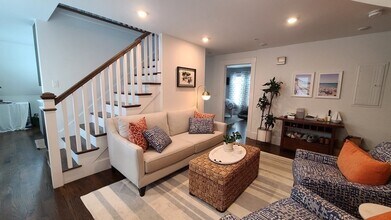 33 Pinckney St, Unit 3 in Somerville, MA - Building Photo - Building Photo