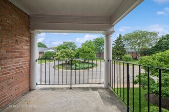 563 Shorely Dr in Barrington, IL - Foto de edificio - Building Photo