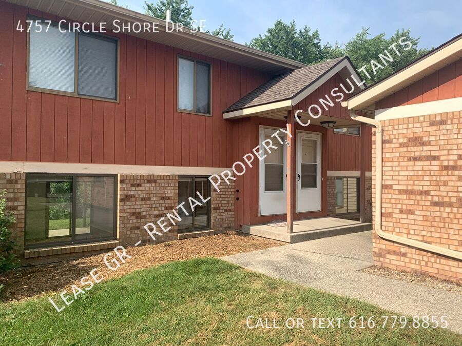 4757 Circle Shore Dr SE in Kentwood, MI - Building Photo