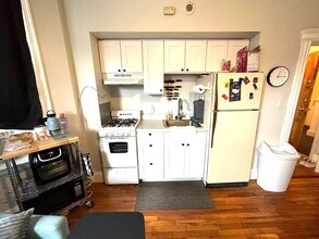 1330 Commonwealth Ave, Unit 12 in Boston, MA - Building Photo - Building Photo