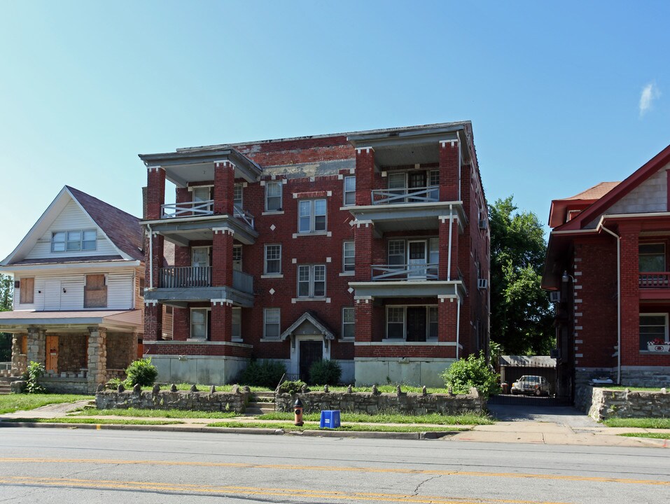 2809 E Linwood Blvd in Kansas City, MO - Building Photo