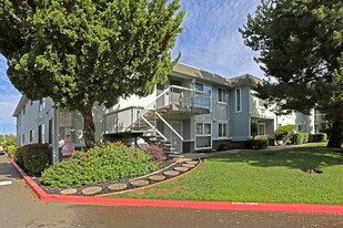 Heatherwood Apartments in Sacramento, CA - Building Photo
