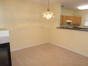 652 N Hidden Prairie Ct in Palatine, IL - Building Photo - Building Photo