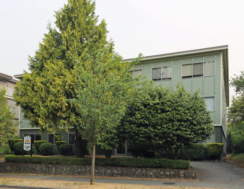 Gainsborough Apartments in Victoria, BC - Building Photo