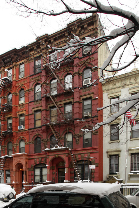 99 E 7th St in New York, NY - Foto de edificio