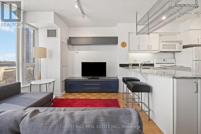 33 Sheppard Ave E in Toronto, ON - Building Photo - Building Photo