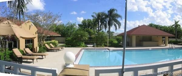 18850 NW 57th Ave in Hialeah, FL - Building Photo