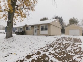 608 Monaco Dr in Springfield, OH - Building Photo