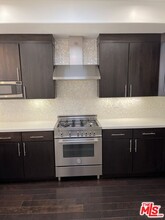 12020 Guerin St-Unit -PH2 in Los Angeles, CA - Foto de edificio - Building Photo