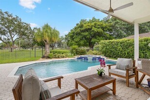 2534 Golf View Dr in Weston, FL - Building Photo