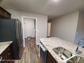 3502 College Dr in Jeffersontown, KY - Foto de edificio - Building Photo