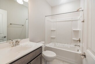 8002 Reedybrook Crossing in Apex, NC - Building Photo - Building Photo