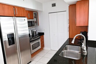 600 S Dixie Hwy in West Palm Beach, FL - Building Photo - Building Photo