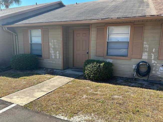 property at 14 Sandalwood Ct