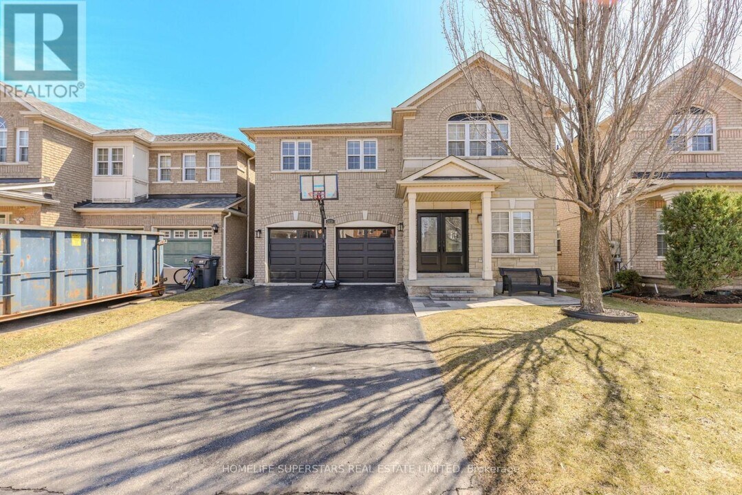 3856 Brinwood Gate in Mississauga, ON - Building Photo