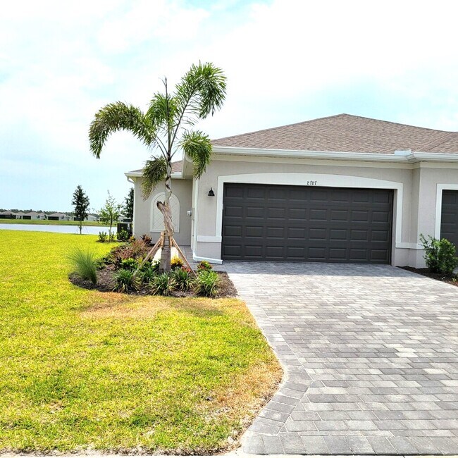 8787 St Kitts Cir in Englewood, FL - Building Photo - Building Photo