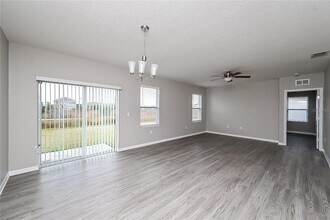 3275 Bayou Bay Dr in Lakeland, FL - Building Photo - Building Photo