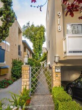 918 7th St in Santa Monica, CA - Foto de edificio - Building Photo