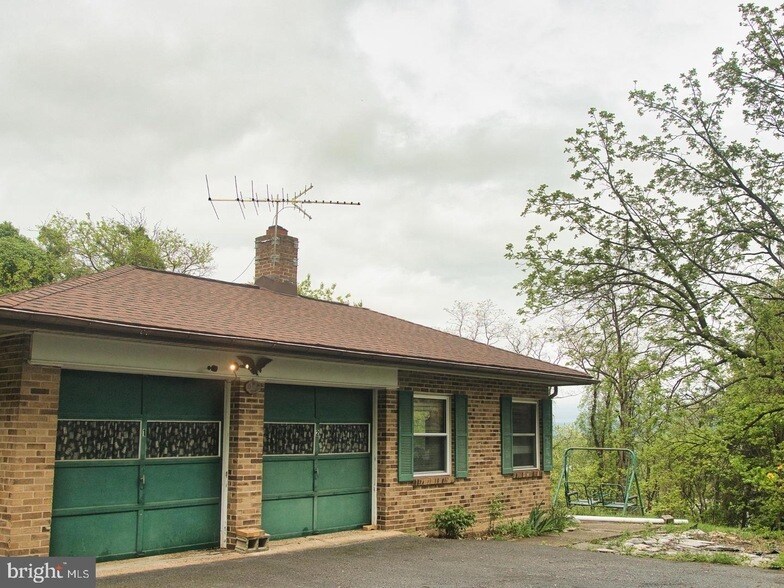 7880 Chambers Hill Rd in Harrisburg, PA - Foto de edificio