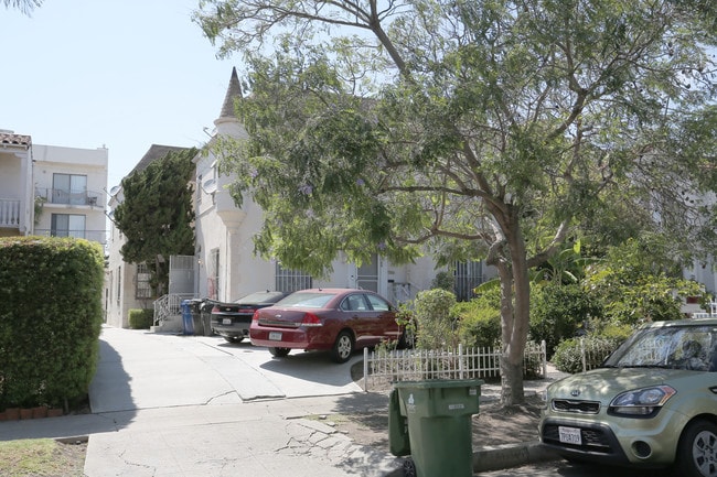 Holt Villas in Los Angeles, CA - Foto de edificio - Building Photo