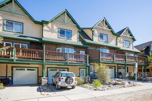 828 6 St in Canmore, AB - Building Photo