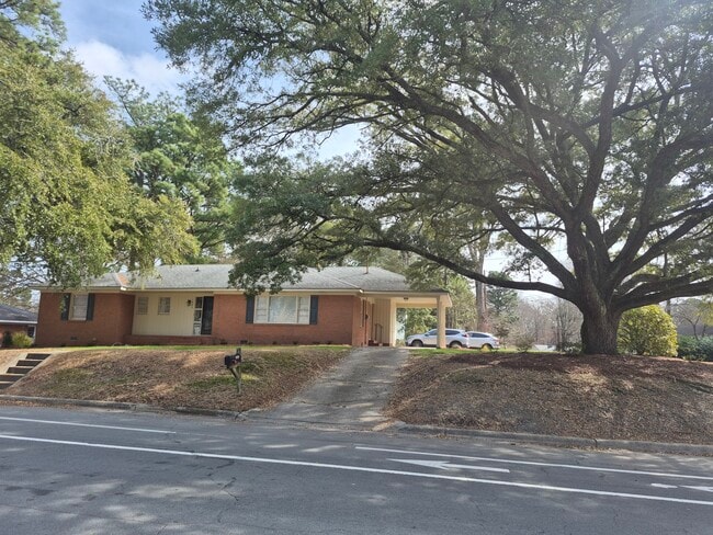 1802 S Elm St in Greenville, NC - Building Photo - Building Photo