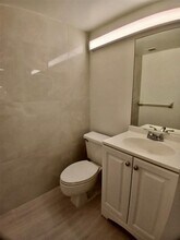 4164 Inverrary Dr, Unit 311 in Lauderhill, FL - Foto de edificio - Building Photo