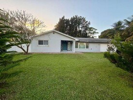 4433 Foss Rd in Lake Worth Beach, FL - Building Photo